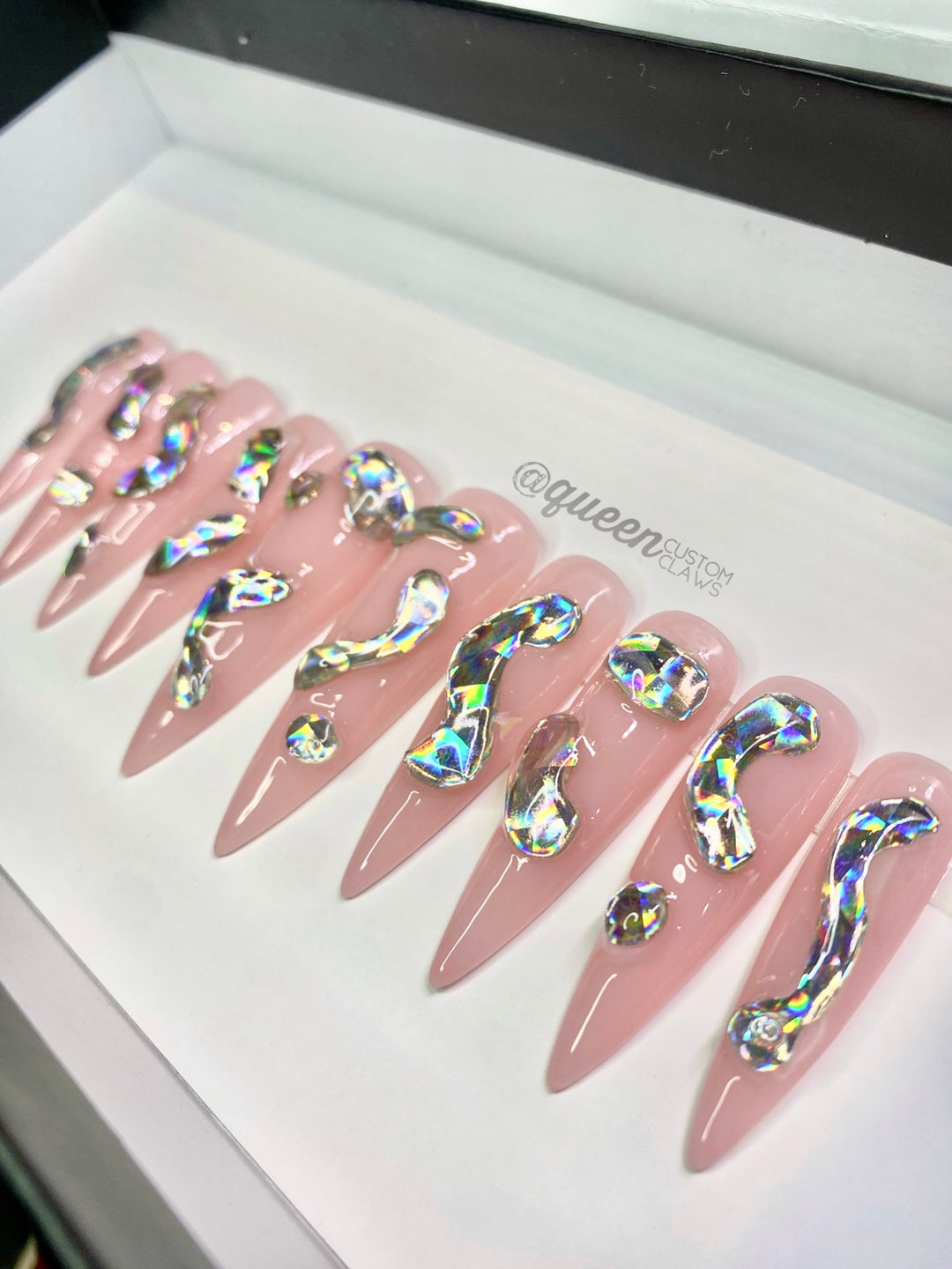 Amoeba Techno Blob (nude) - press-on nails