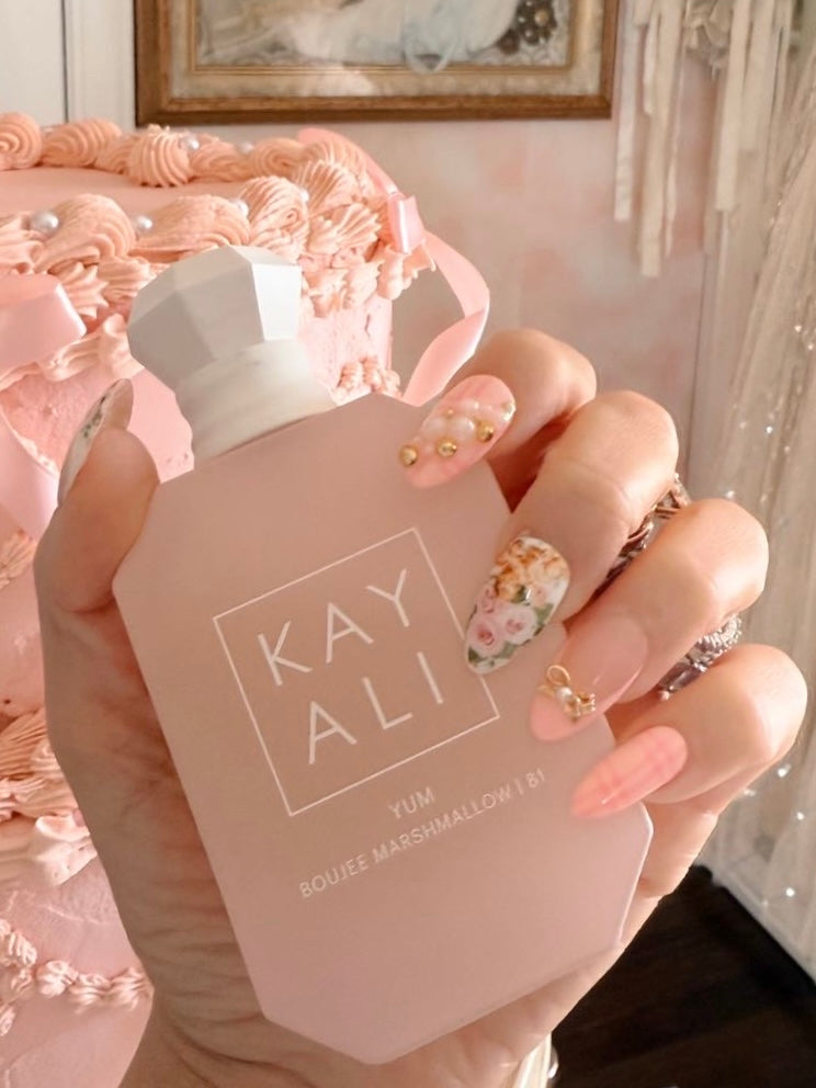 Coquettish: floral press on nails