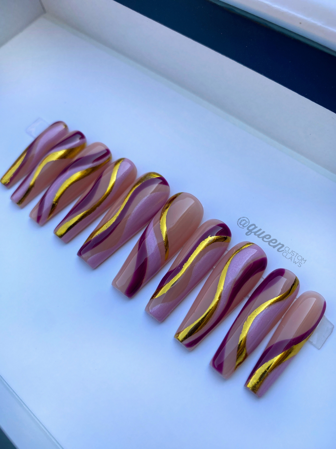 Swerve- curvy lined french tip Jelly press on nails