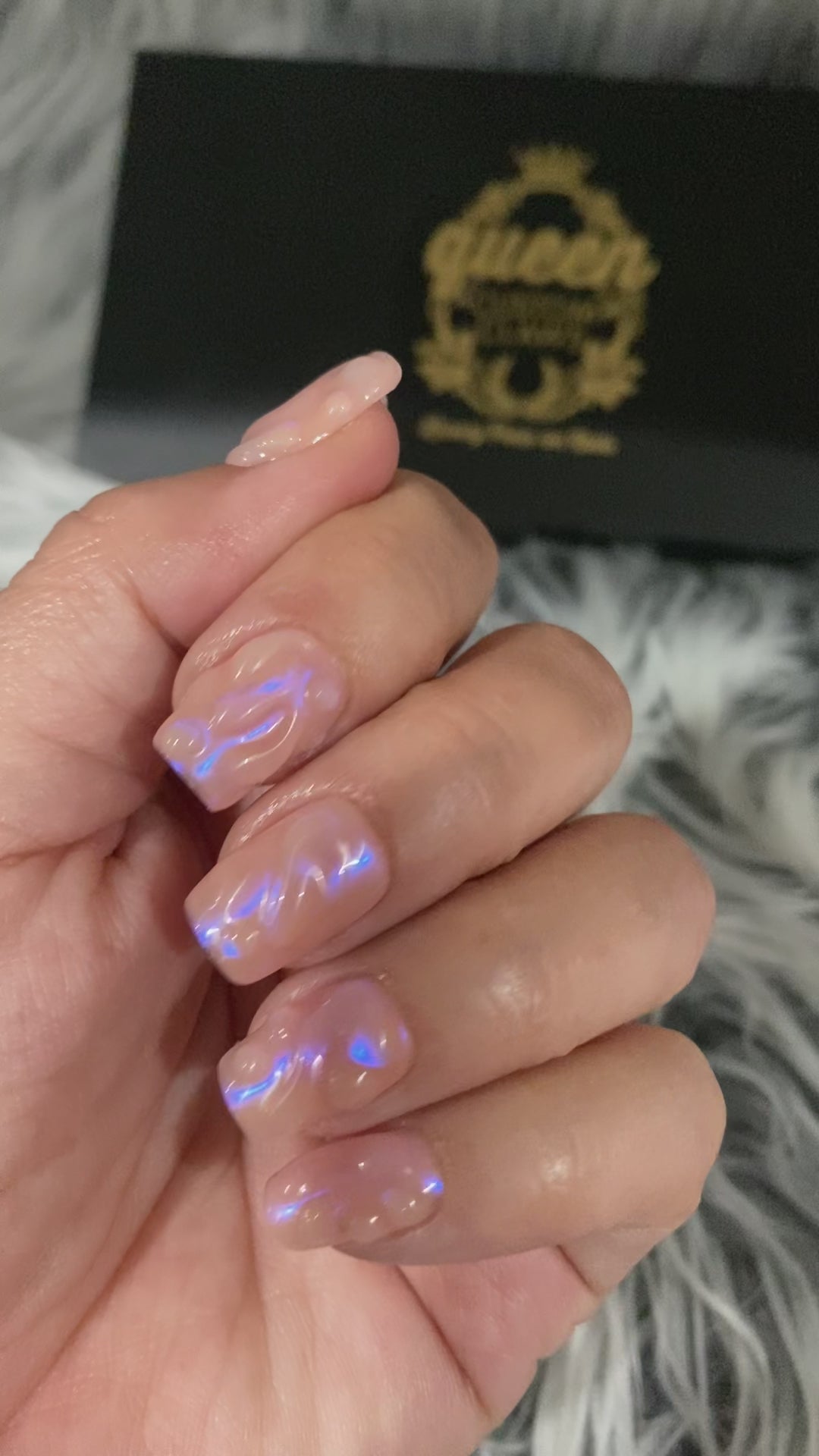 Juicy wave: Chrome press-on nails