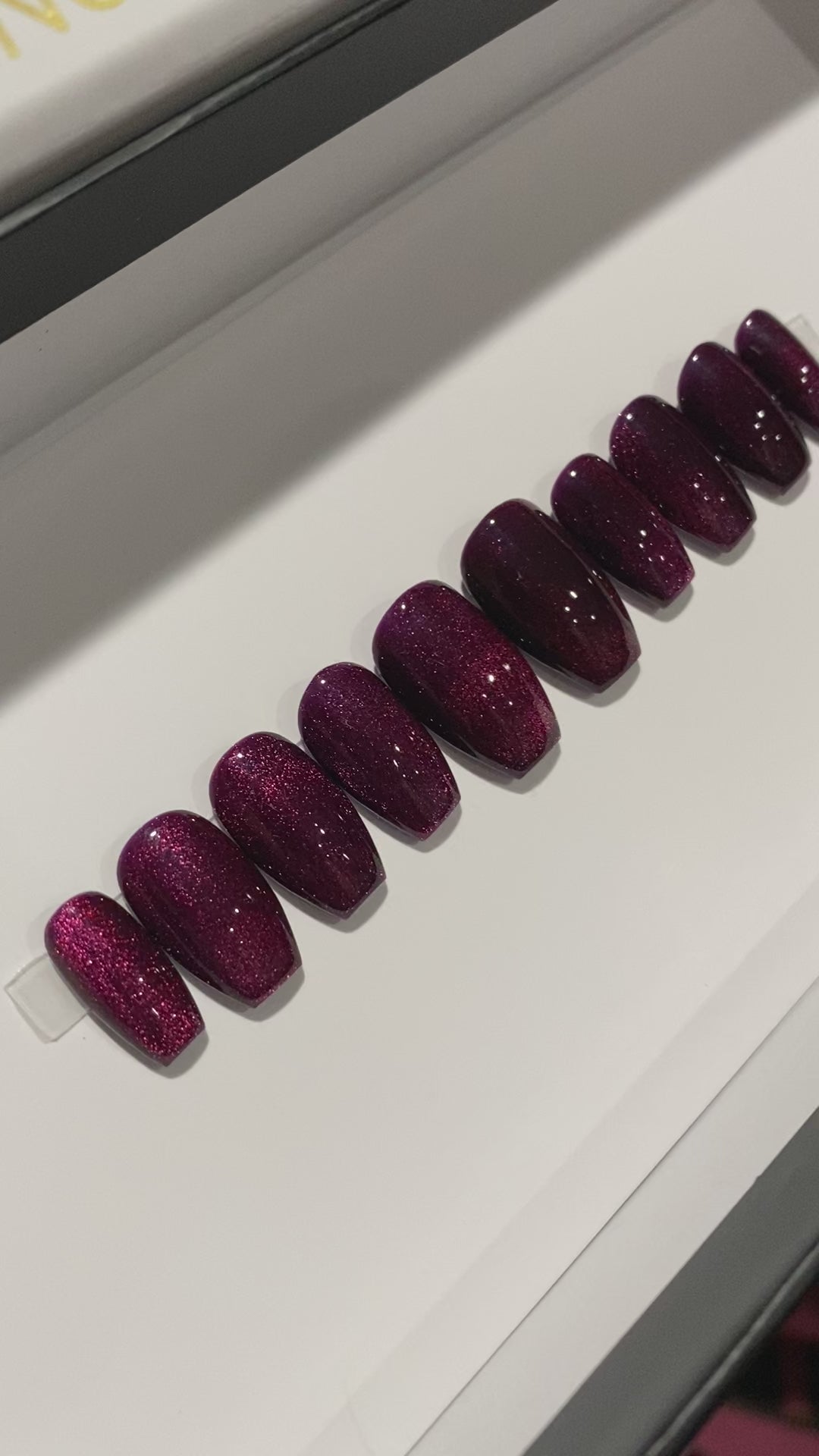 Magnetic sparkle- cat eye press on nails