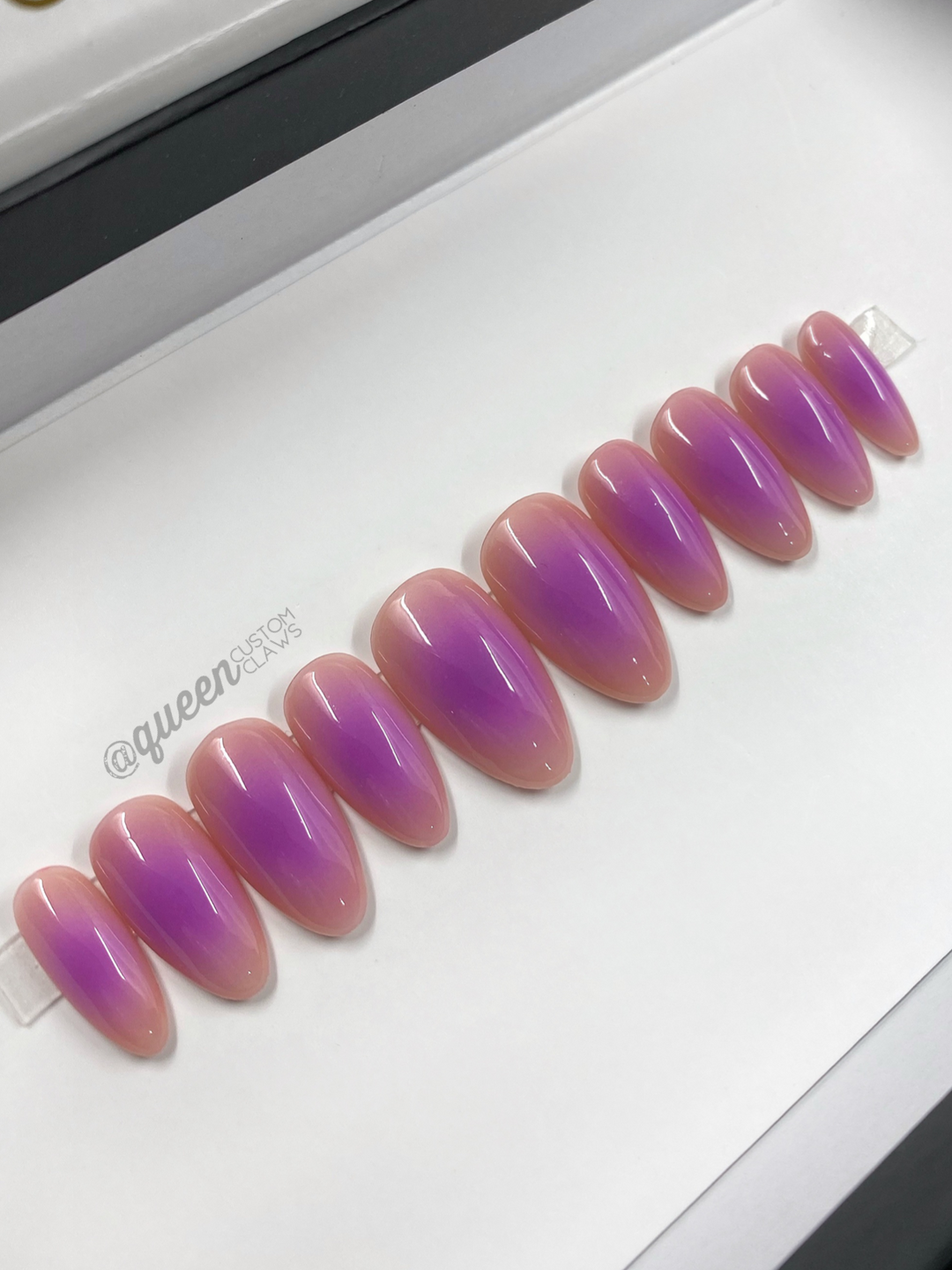 Aura Pure: Single Ombré- press-on nails