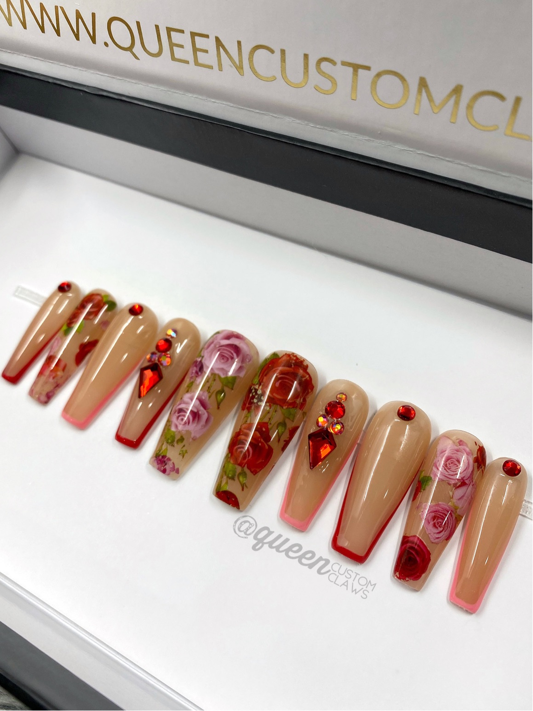 Rosie French tip - press-on nails