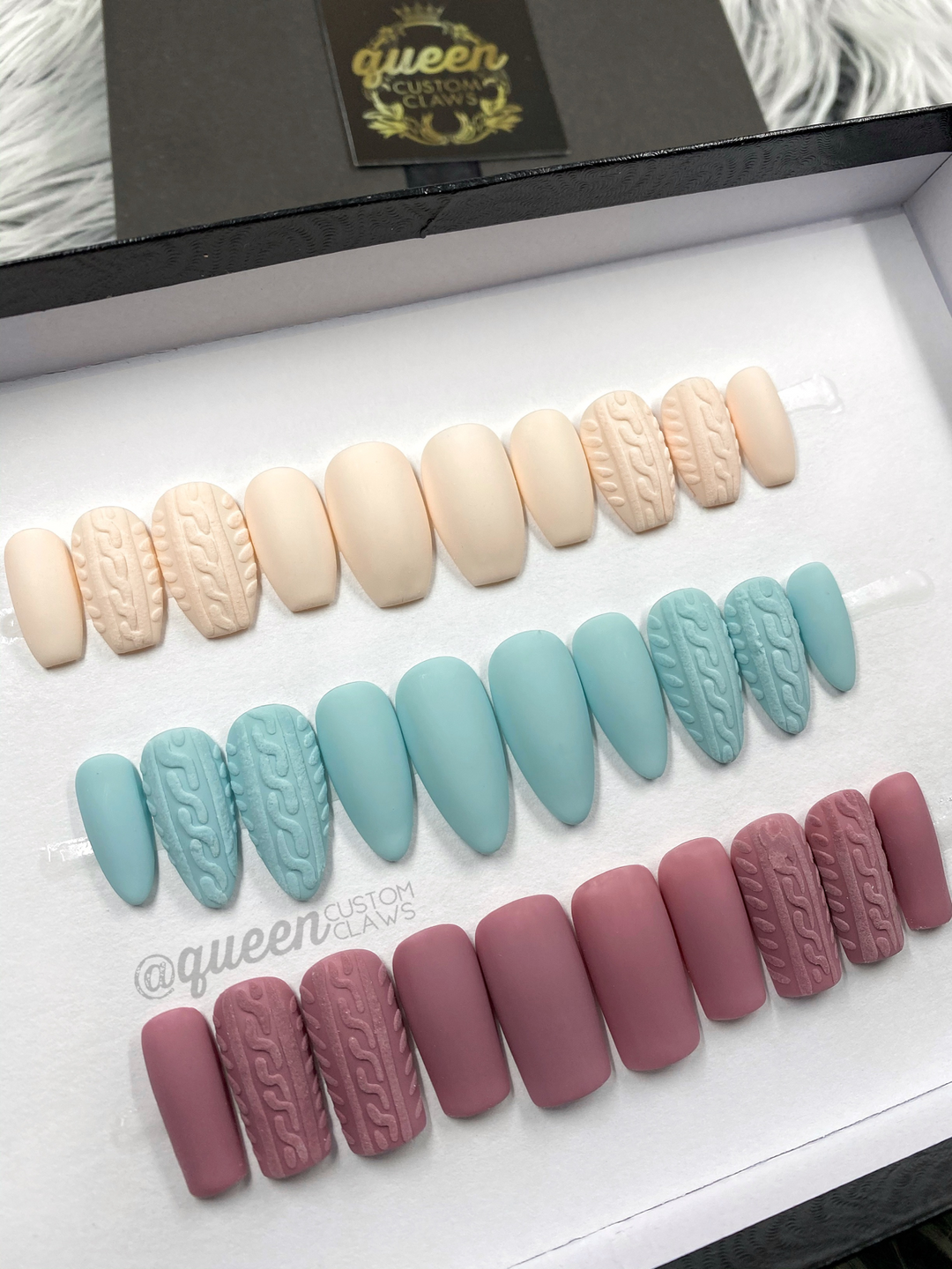 Sweater Weather- press on nails