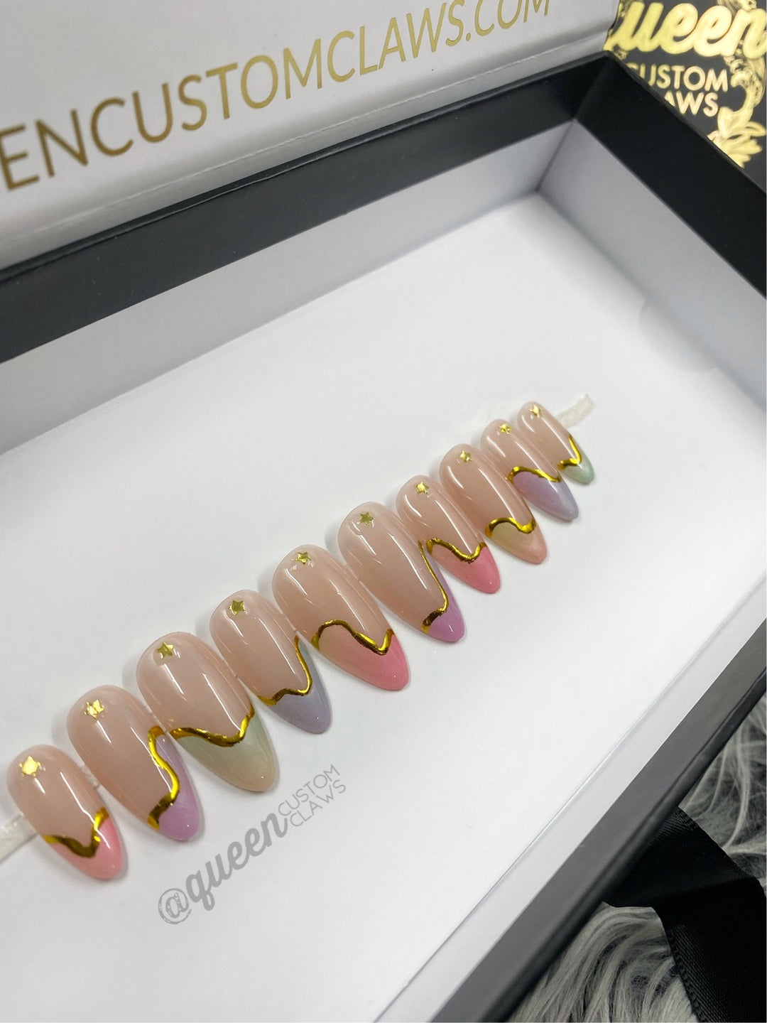 Sorbetto - curvy lined french tip  press on nails