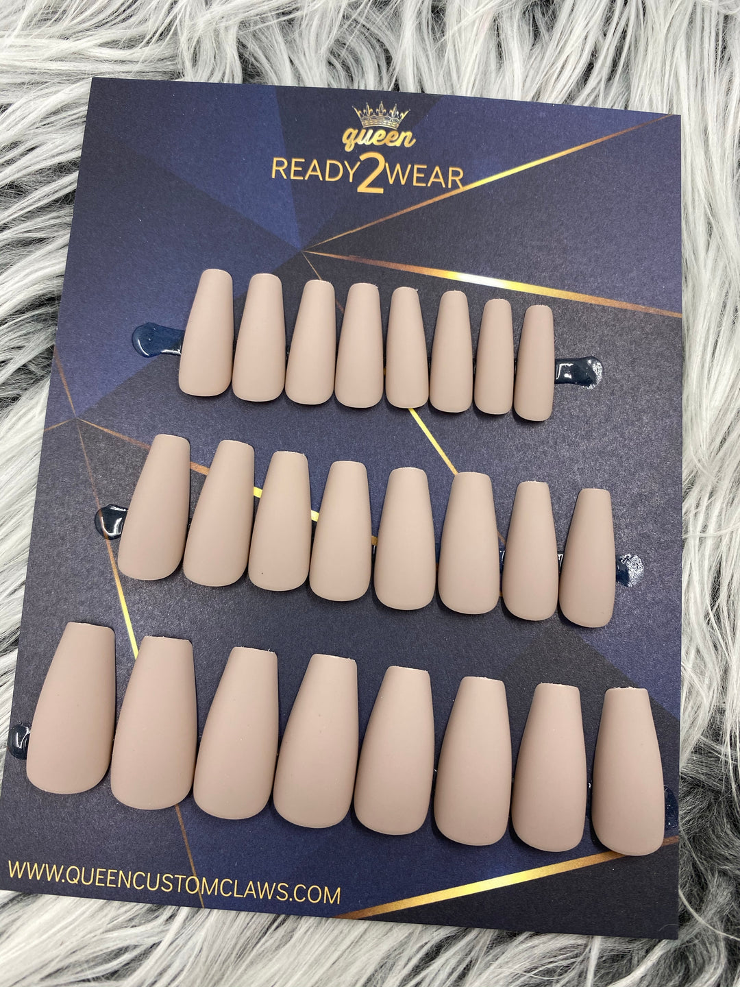 Ready2Wear | Cashmere: matté sculpted coffin Press-on nails