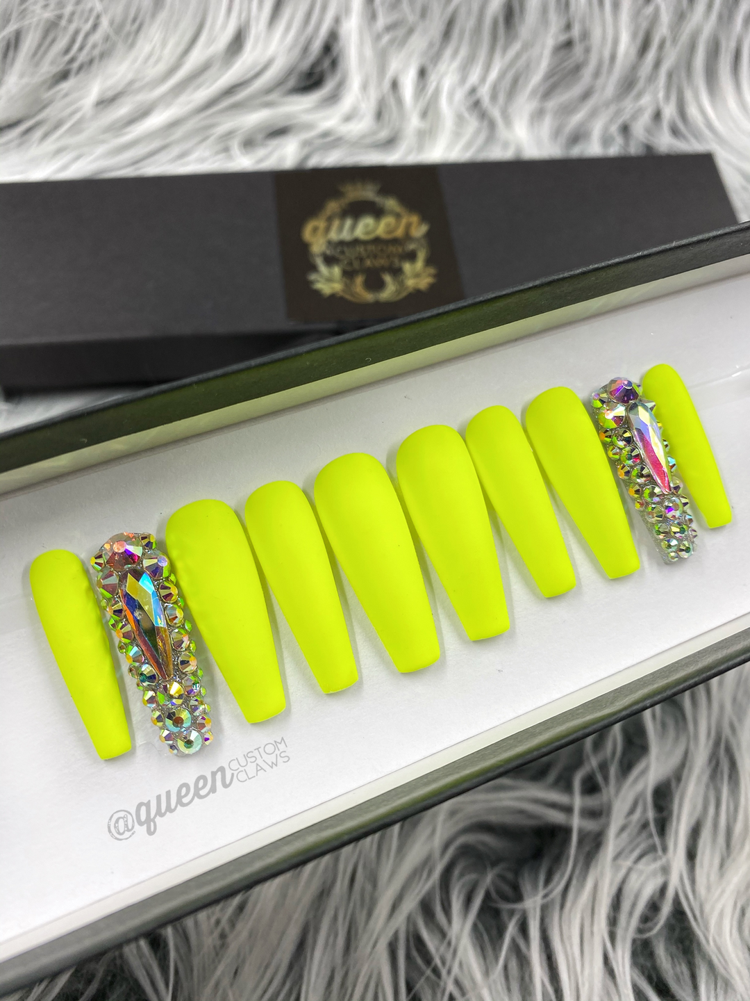 Xtra Bling & matte press-on nail