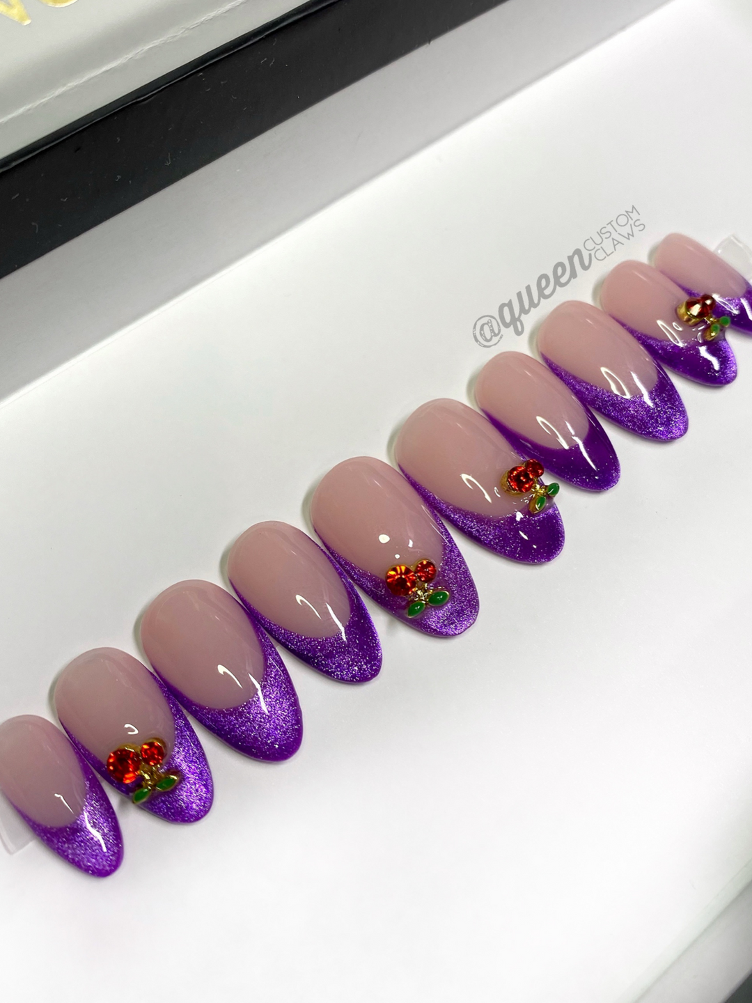 Cherry on Top: magnetic french tip- press-on nails