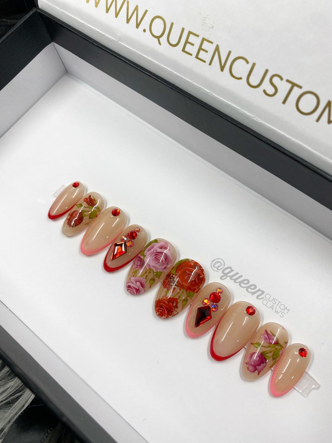 Rosie French tip - press-on nails