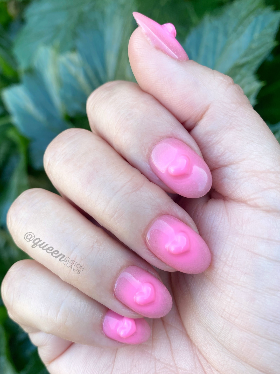 Love bomb: aura ombré - press-on nails