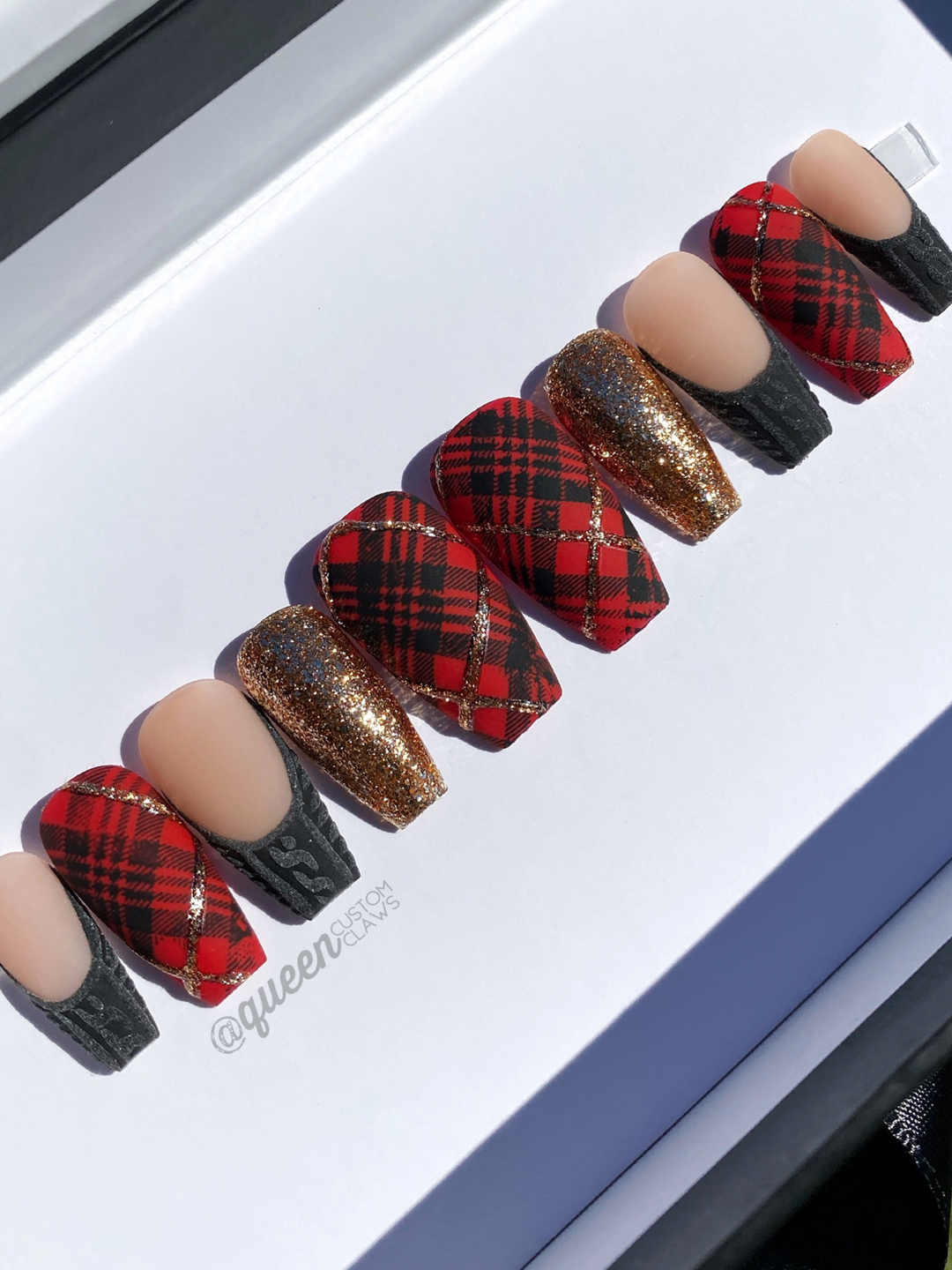 Holiday Tartan PJ’s: sweater tips Press on Nails