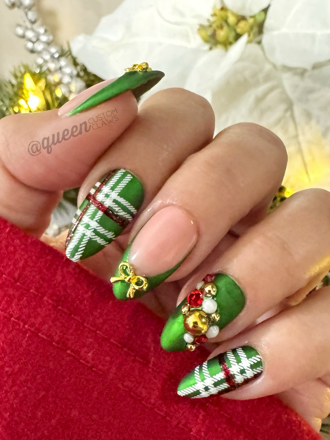 Deck the Halls: Holiday Press on Nails