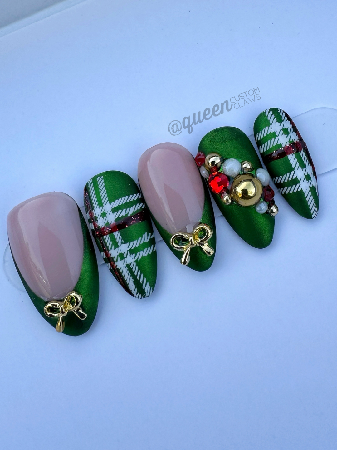 Deck the Halls: Holiday Press on Nails