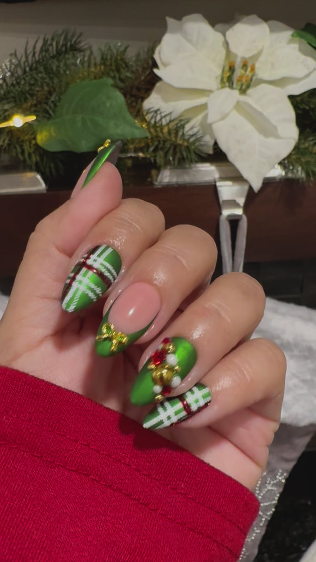 Deck the Halls: Holiday Press on Nails