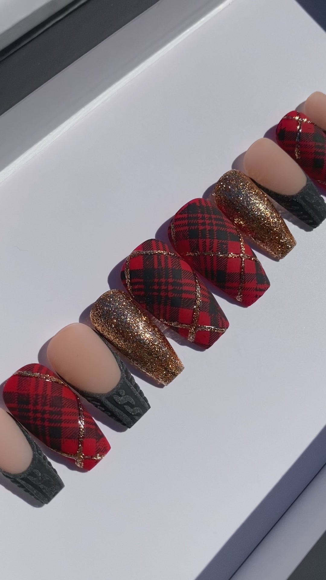 Holiday Tartan PJ’s: sweater tips Press on Nails