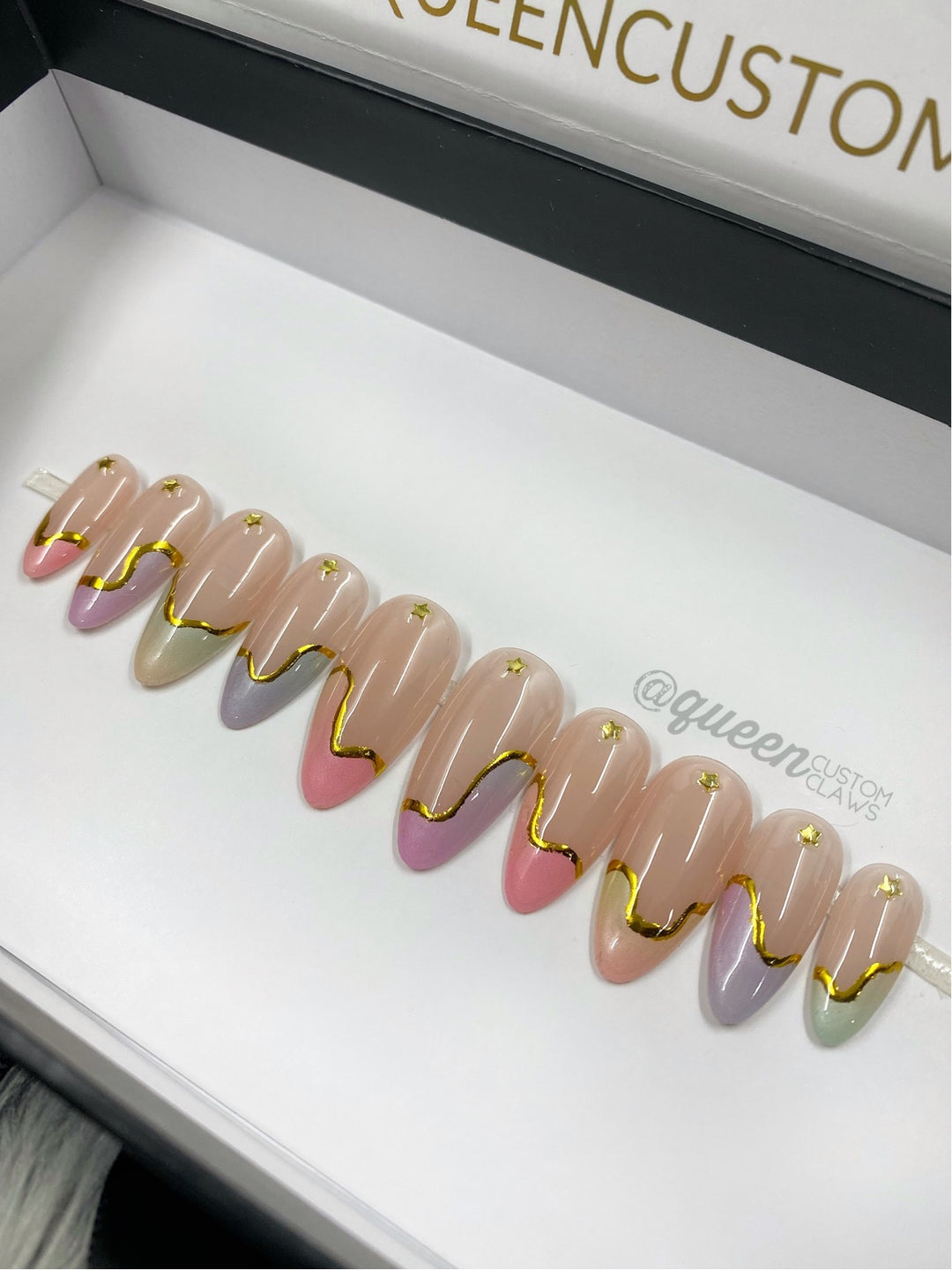 Sorbetto - curvy lined french tip  press on nails