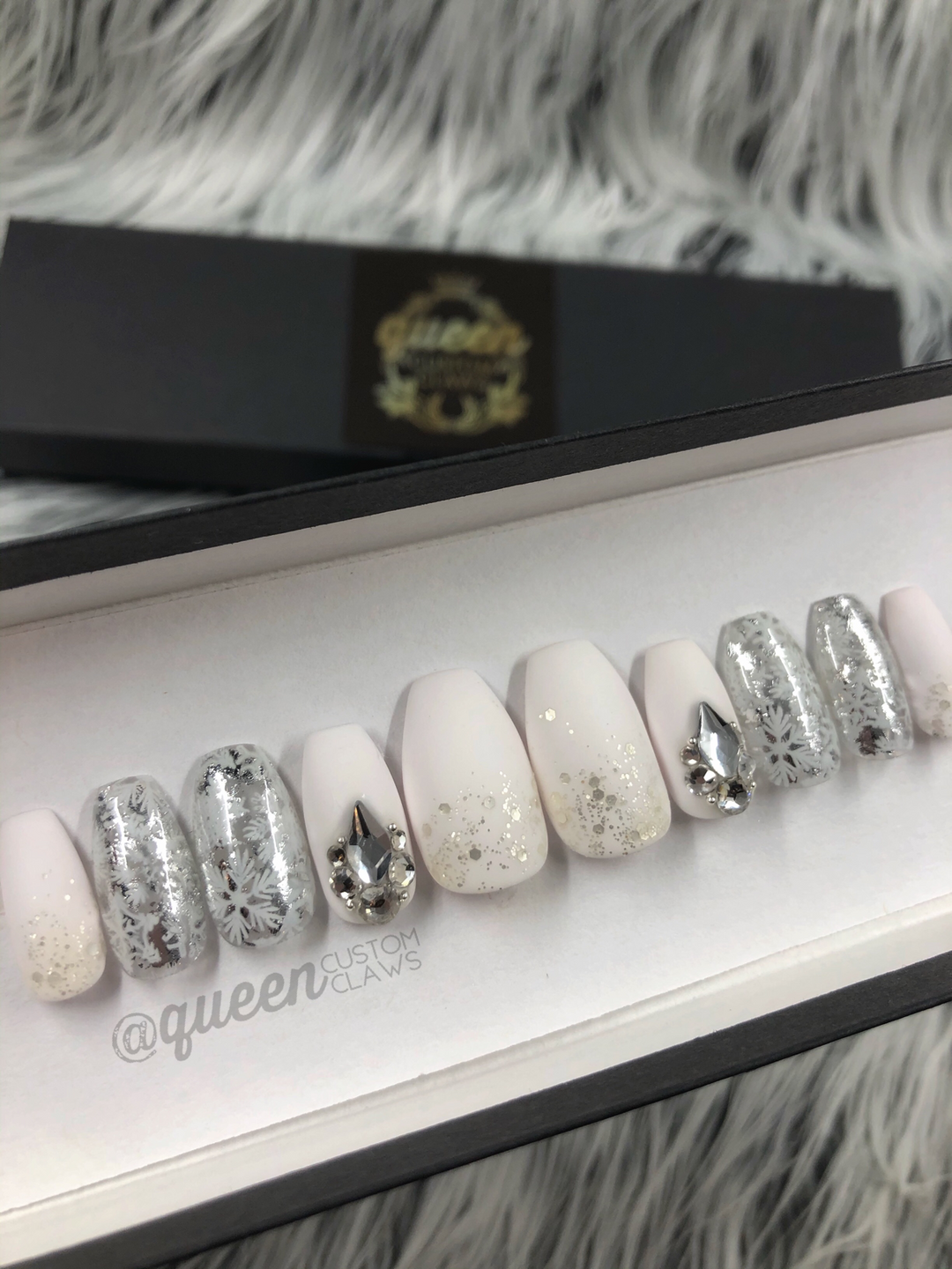 Frosted:White Christmas- press on nails