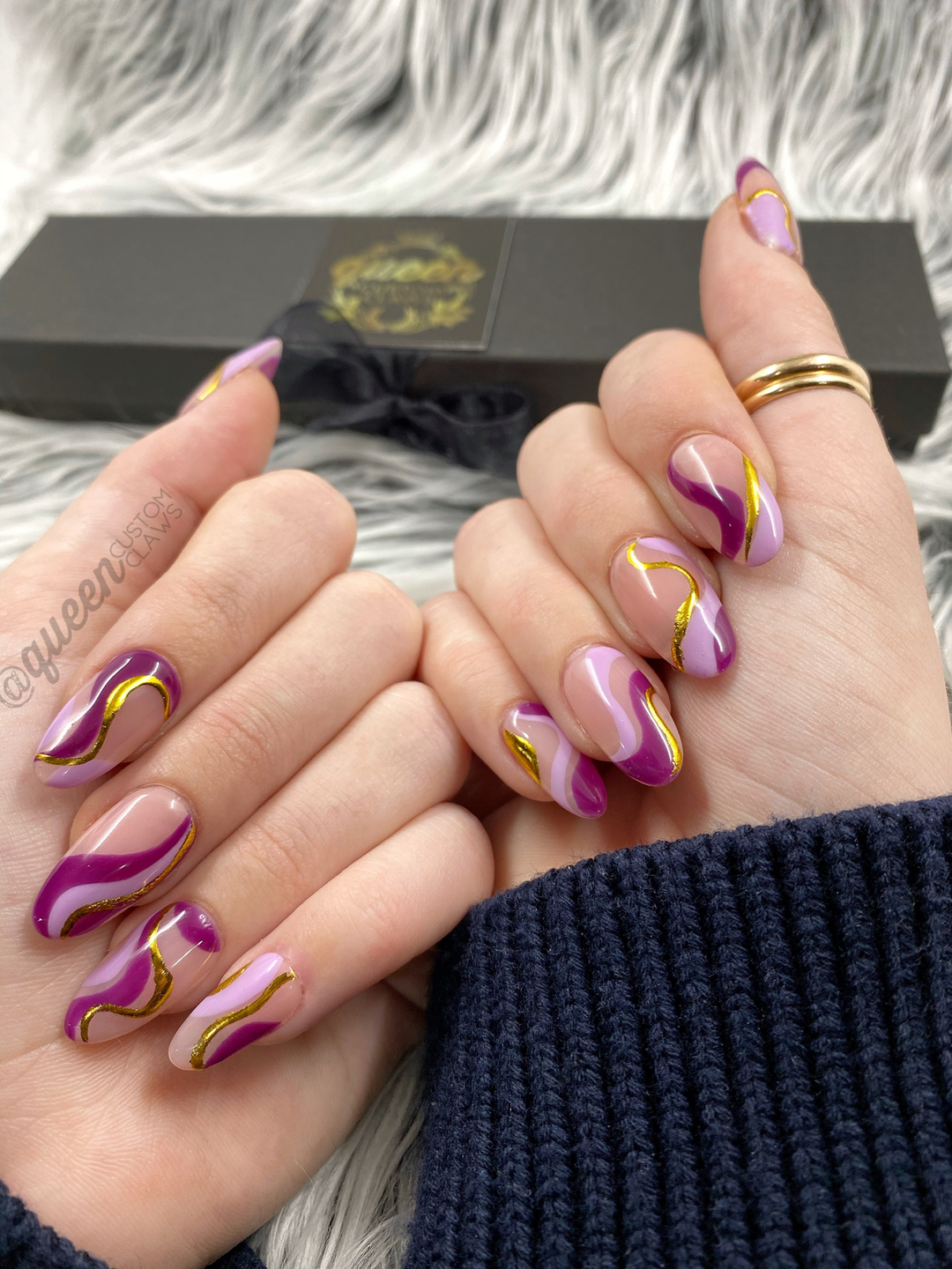 Swerve- curvy lined french tip Jelly press on nails