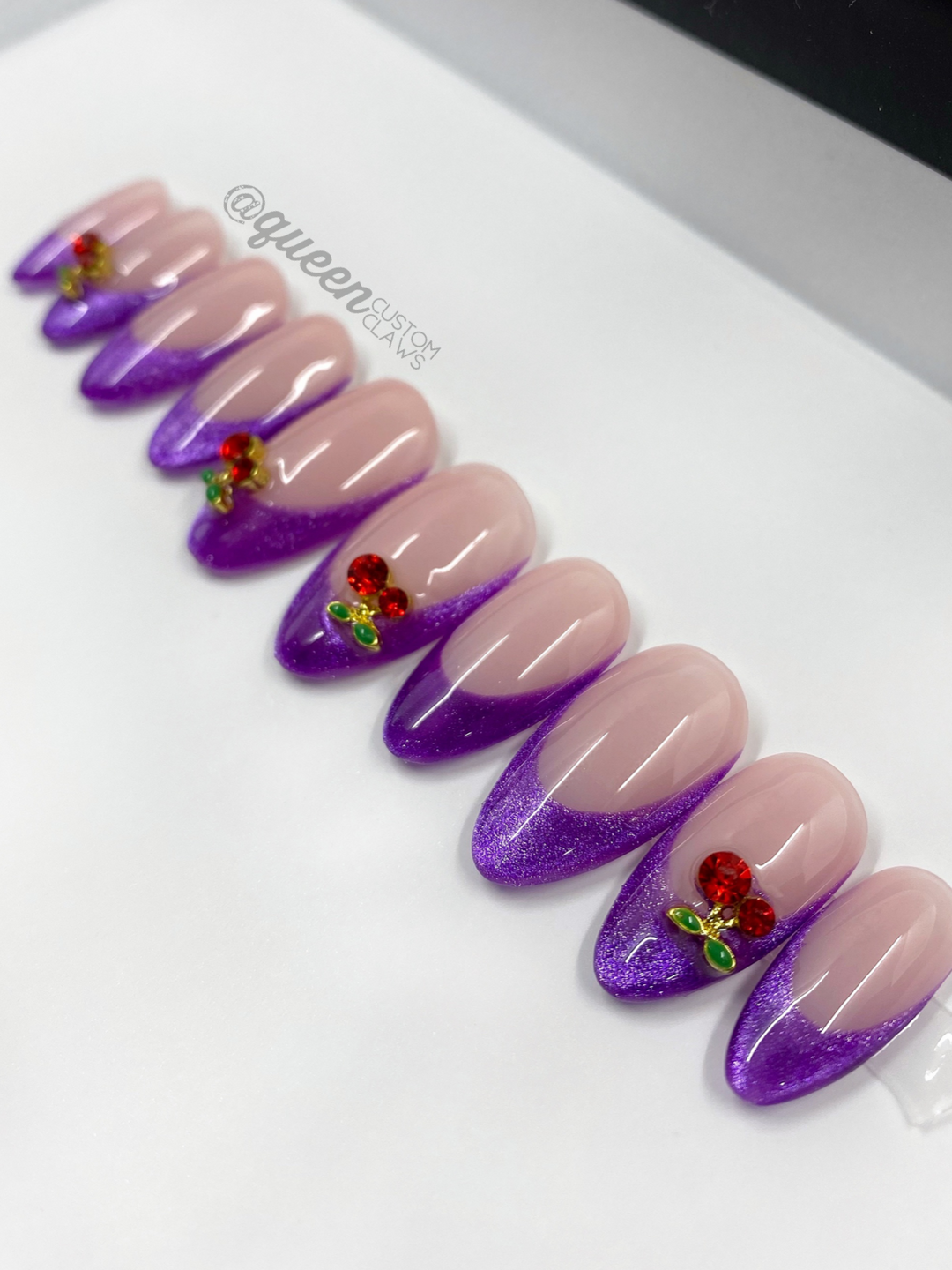 Cherry on Top: magnetic french tip- press-on nails