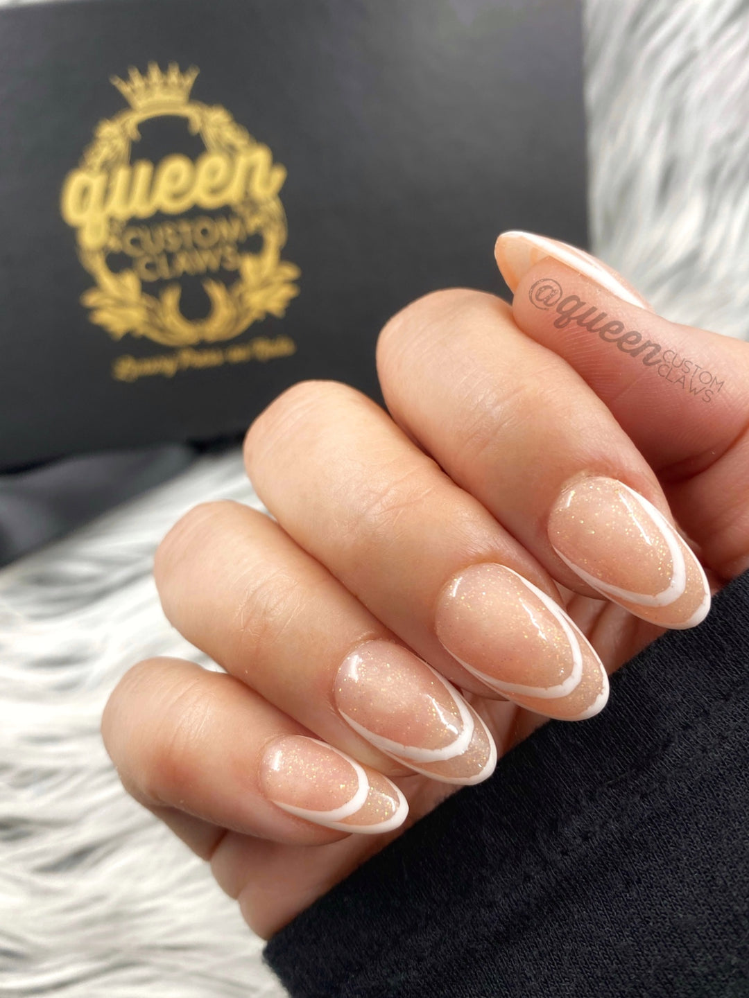 The Outlier- outlined french tip press on nails
